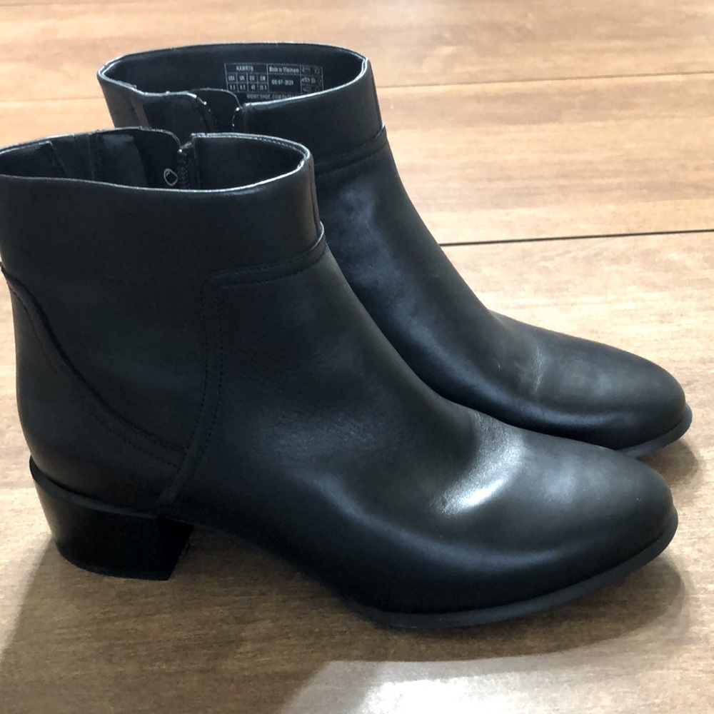 Beautiful leather dress boots 100% leather. Made in USA.